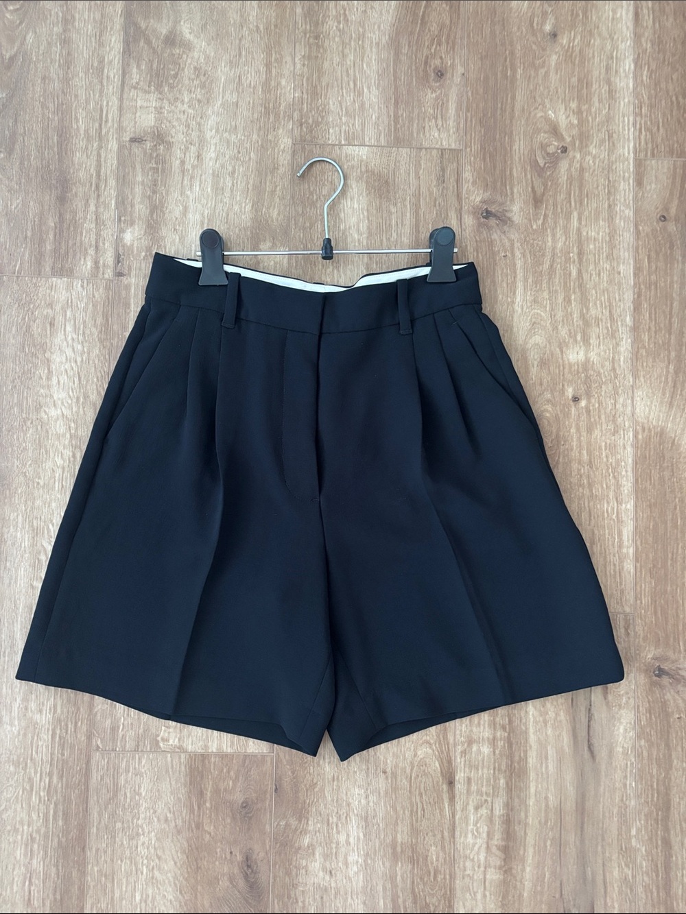 Aritzia effortless Classic High-Waist Black Women's Shorts